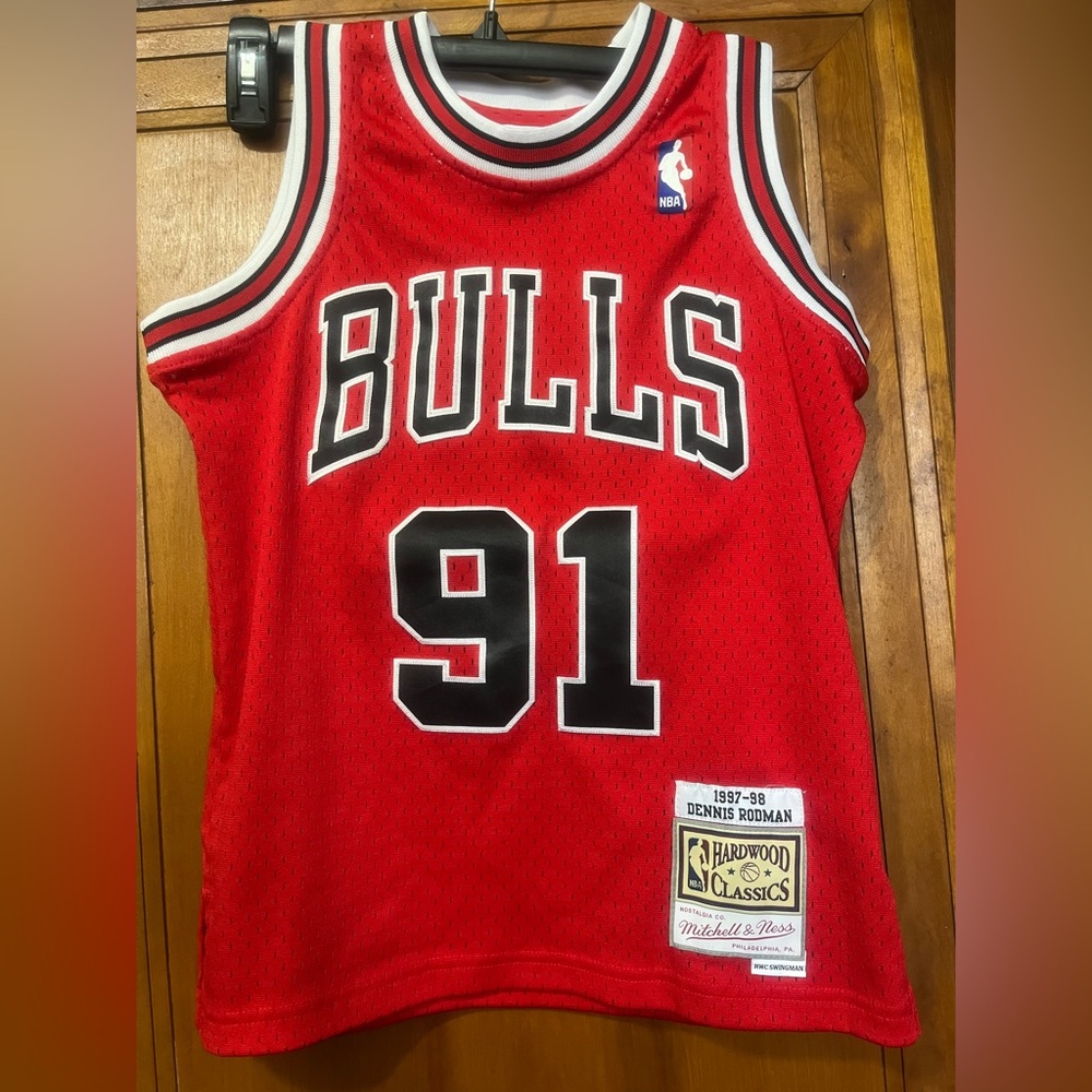 Mitchell & Ness Red Bulls-Style Swingman Jersey Collar Detail